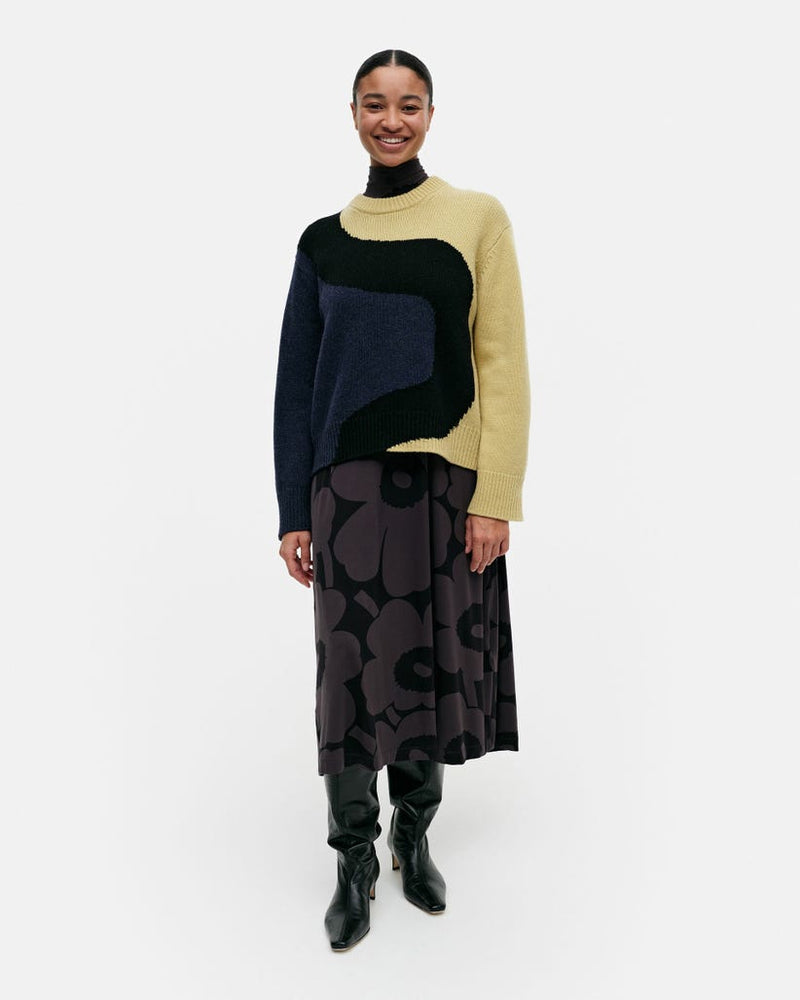 kolonni seireeni - knitted wool pullover (L)