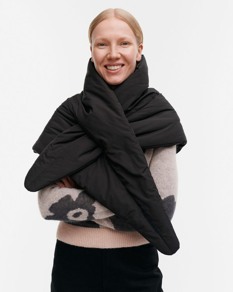 pillow triangle scarf - black