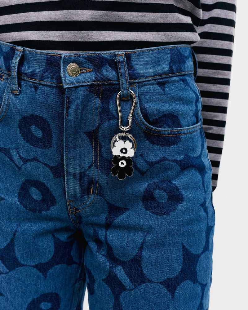 puhallus unikko - key chain - black and white